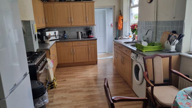 2 single rooms in share house Main Photo