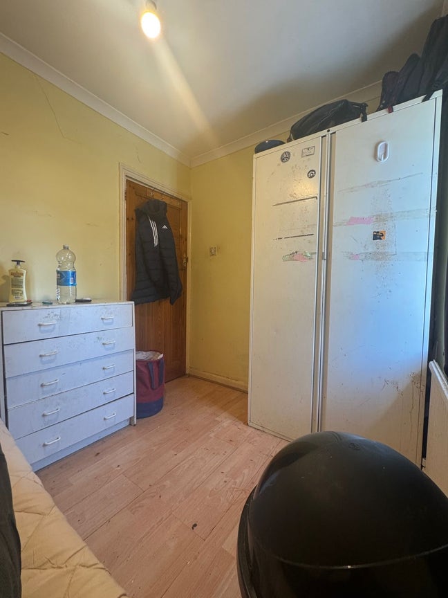 Single Room with Double Bed to rent Main Photo
