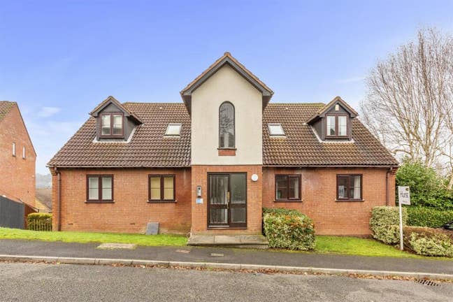 2 bed flat - High Wycombe / Downley Main Photo