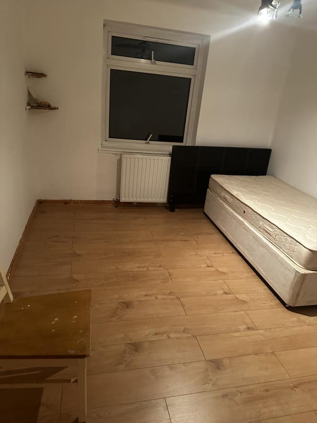 1 double room to share in sg40 hitchin Main Photo