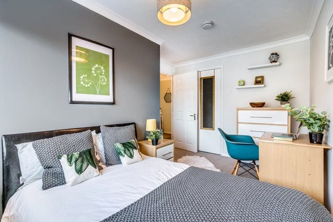 Beautiful Double room - Close to Bracknell town Main Photo