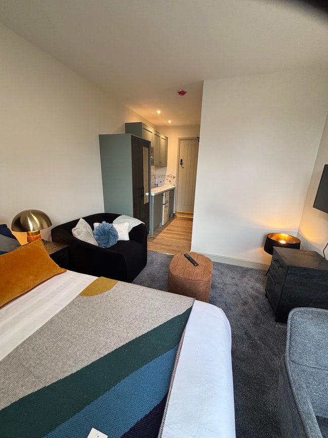 ⭐⭐Stunning en-suite room + Kitchenette LE2 Main Photo