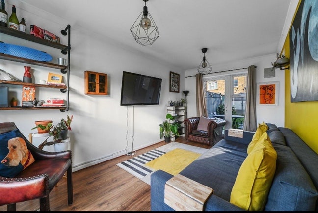 2-bedroom house with large garden Main Photo