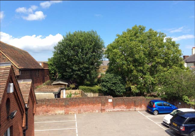  Well maintained  6 bedroom apartment Main Photo