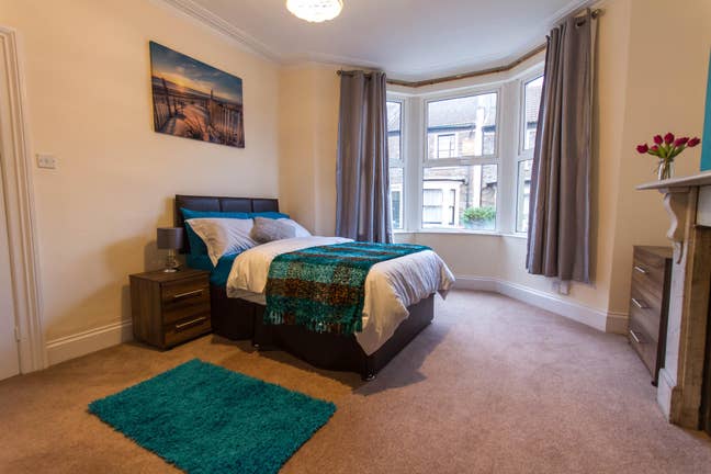 Large Double Bedroom in Southville Main Photo
