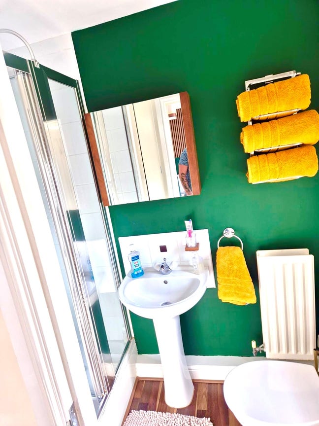 Double En-suite room for rent Main Photo