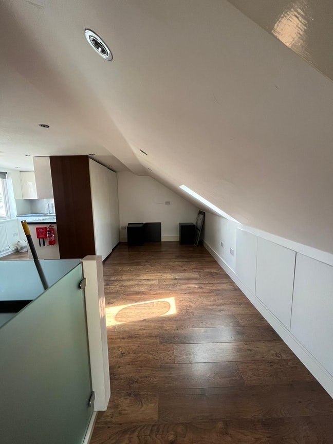 2nd floor Studio Main Photo