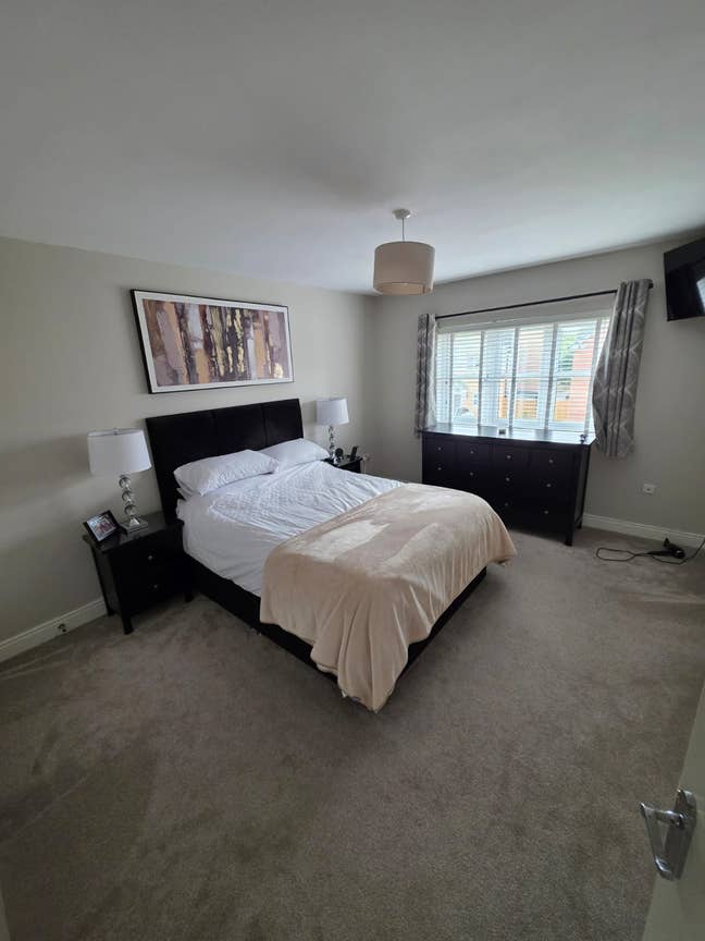 Large double room with ensuite Main Photo