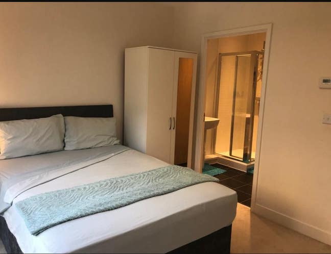 Lovely Affordable Ensuite Near Station Main Photo