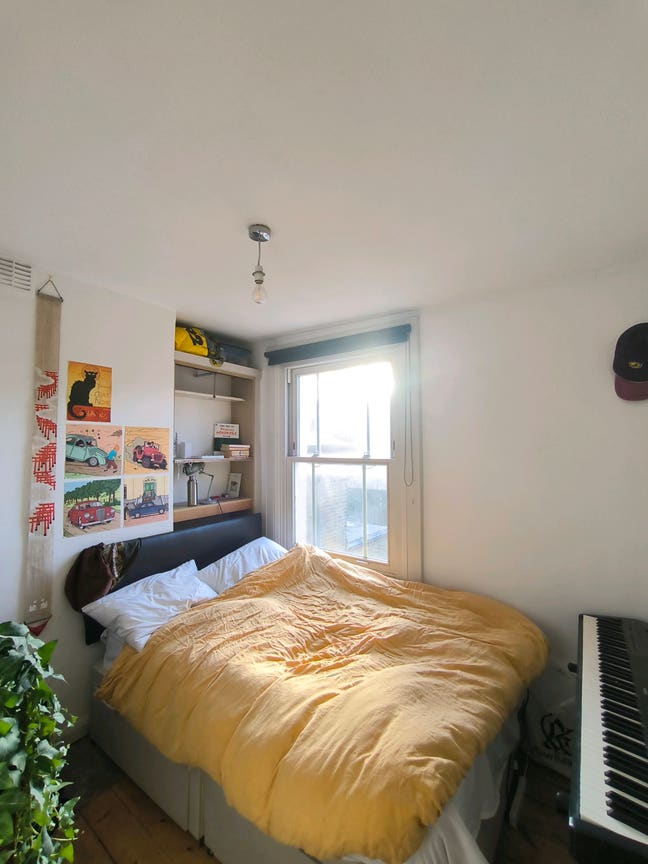 Young Professional Household in Stepney Green Main Photo