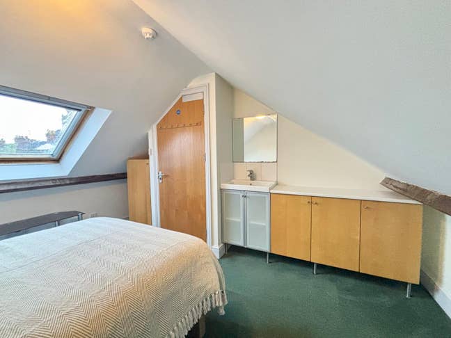 Yeovil Hospital - Top Floor Double Room Main Photo