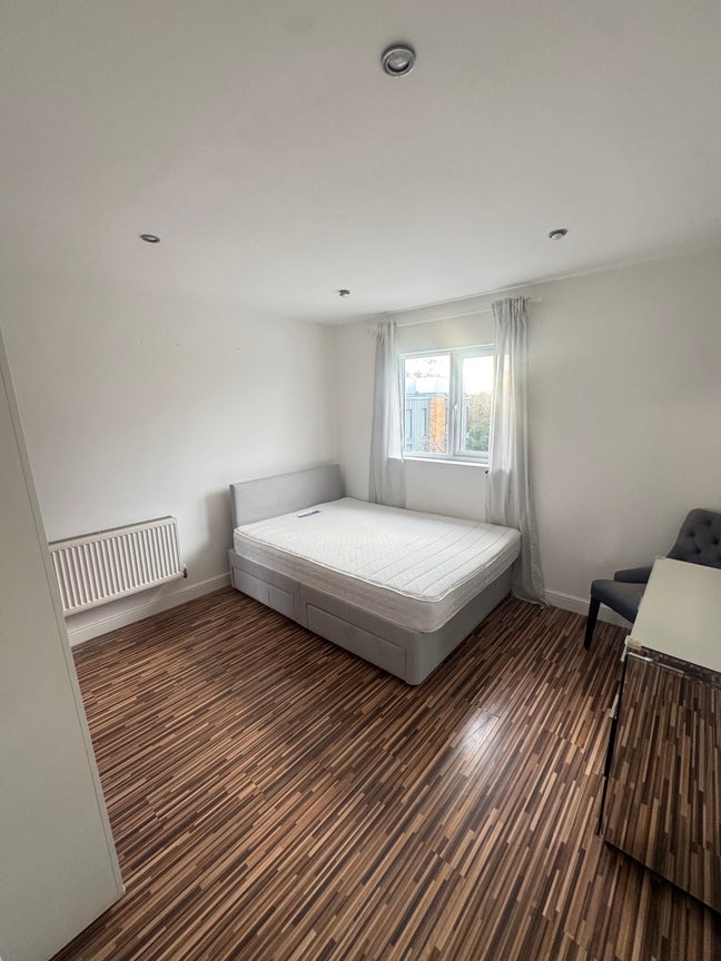 Room to Rent – Spacious 4-Bedroom Flat, Finchley Main Photo