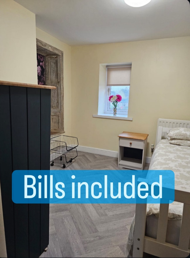 Single room in lovely house share in quiet neighbo Main Photo