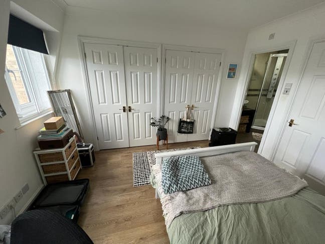 1 double ensuite in calm and wholesome home Main Photo