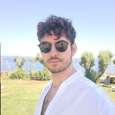 Hey👋🏻  I'm Lucas, I'm a 32 years old B... Main Photo