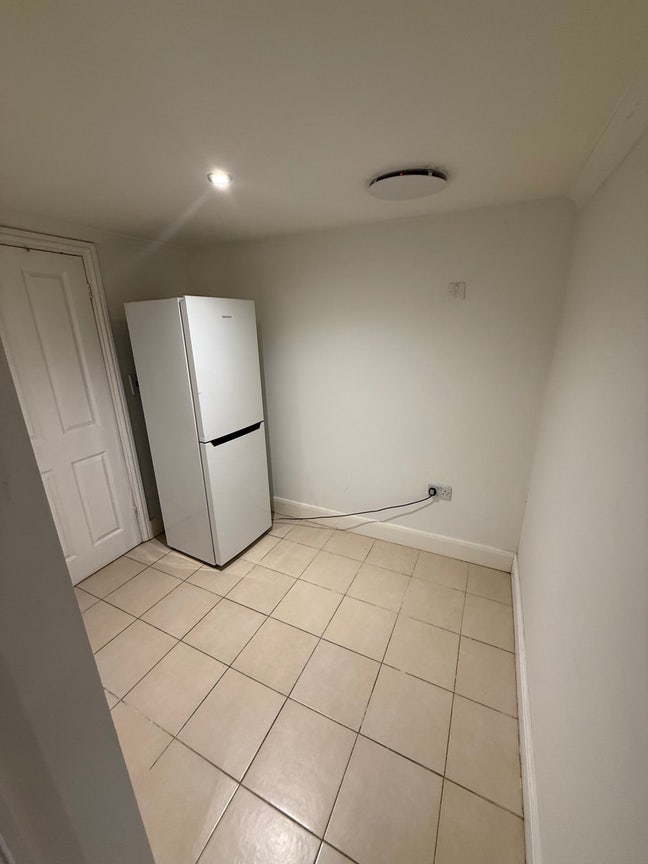 Two bed garage flat Main Photo