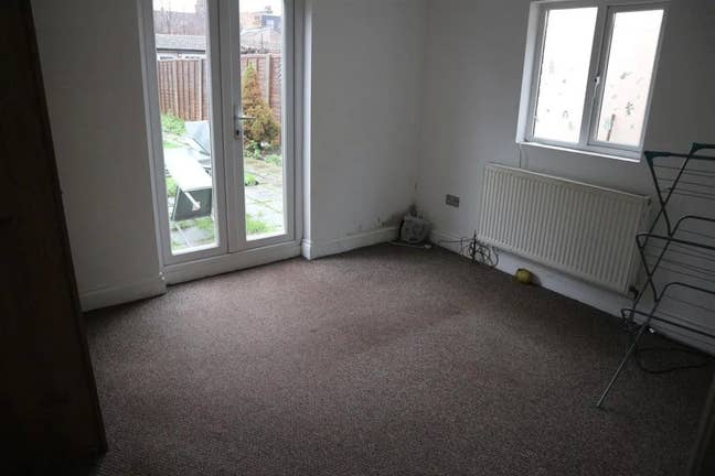 Spacious  2 Bedroom Flat to Let in Leyton E10 Main Photo