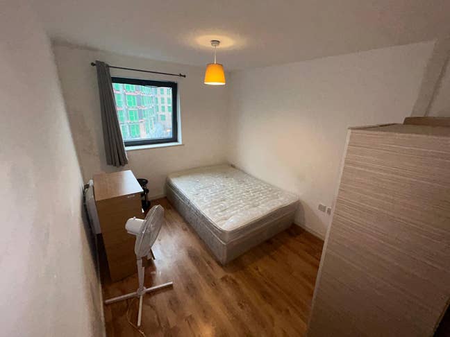 Modern 2 Bed 2 Bath Flat W Balcony-Stratford Main Photo