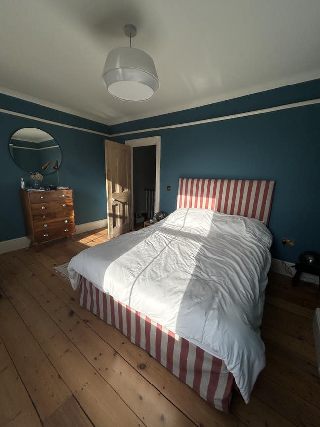 Large double room 10 mins from Queens Road Peckham Main Photo