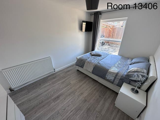 13406 Delightful Large Double w Private Bathroom  Main Photo