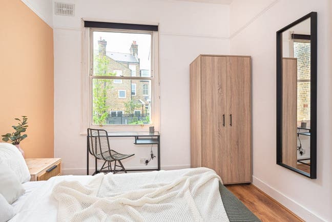 Double room close to Hern Hill Station for &pound;999 Main Photo