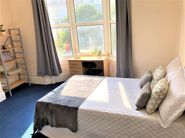 Do you want to live in busy Brighton? Main Photo