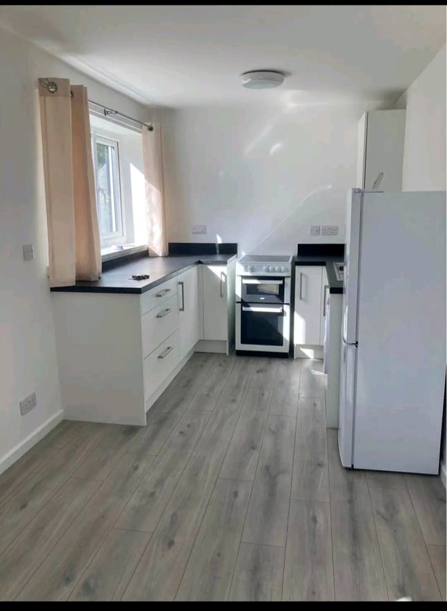 1 single bed room available in 2 bed flat Main Photo