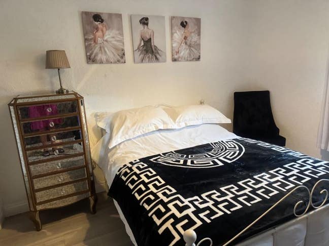    1  Double  Room  Is  Available  In  EH47  Main Photo