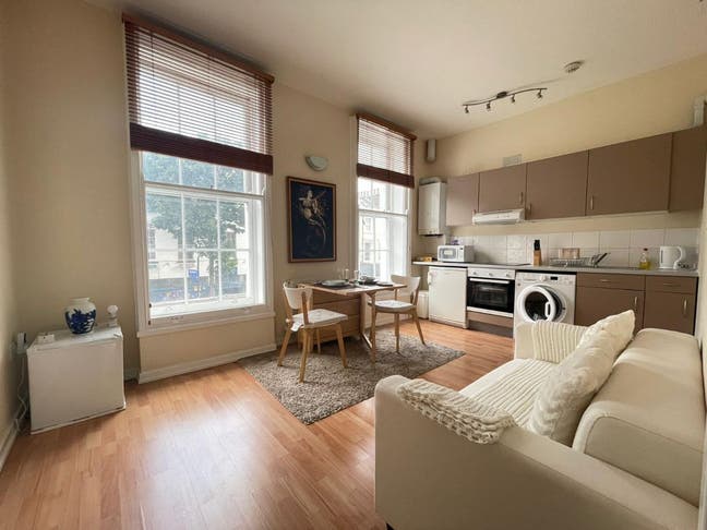 Elegant 1-Bed  with Modern Interiors - Zone 1 Main Photo