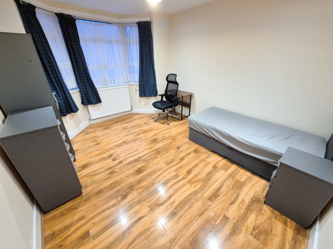 Modern and Spacious Room ***All Bills Included***  Main Photo