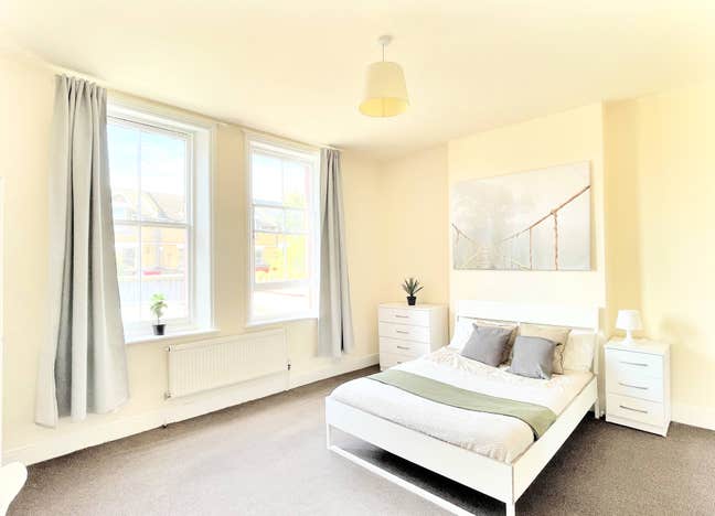 Huge Double Room in Centre of Wimbledon Main Photo