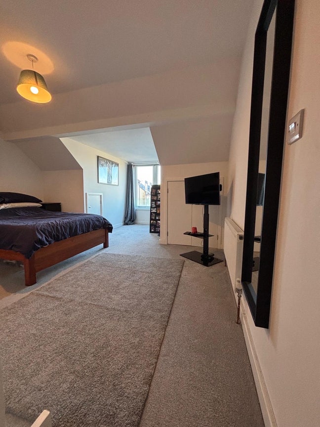 Spare room in centre of frome  Main Photo