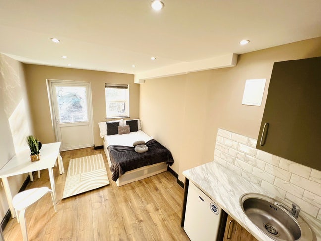 ✨ 🛌 Self-Contained Studio to Let in/ Feltham Main Photo