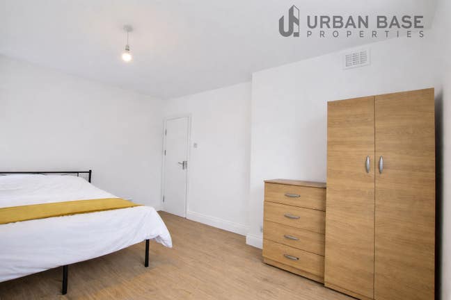 4x Newly Refurbished Rooms in Bow E3 3RH Main Photo