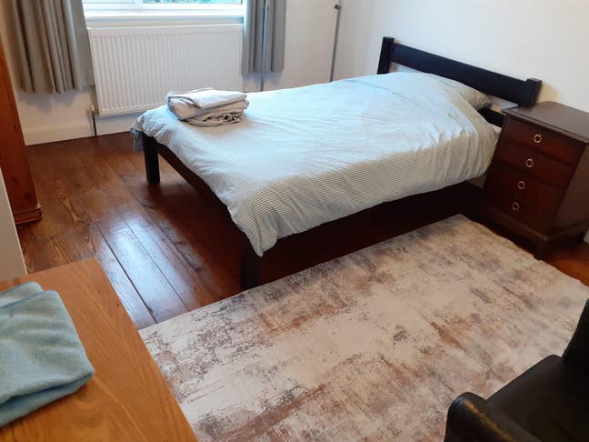 Double Bedroom Beautiful 3 bed House with gardens Main Photo