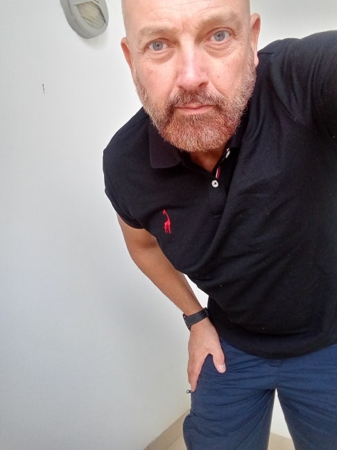 Prof gent seeks quite room, nearby parking.  Main Photo