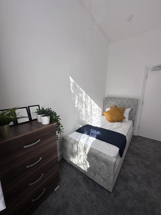 Single room - 10 min Walk to Kilburn Station Main Photo