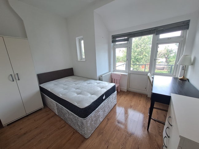 ✨ 🛌 2 Double for Single Use to Let in/ Neasden Main Photo