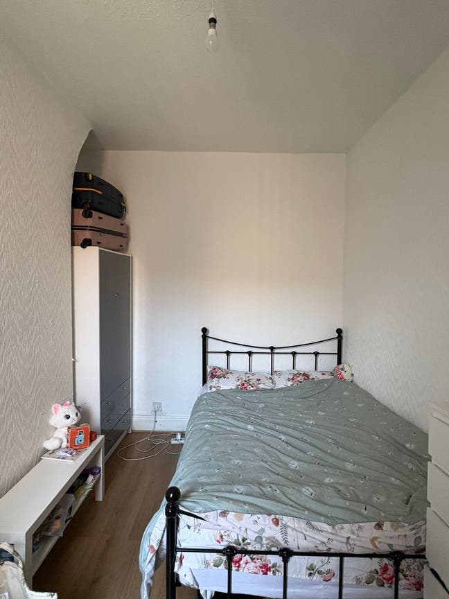 Single Room in L7!  Main Photo