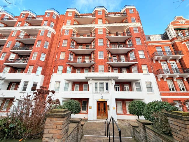 Spacious 1 Bedroom Apartment with Balcony, NW8 Main Photo