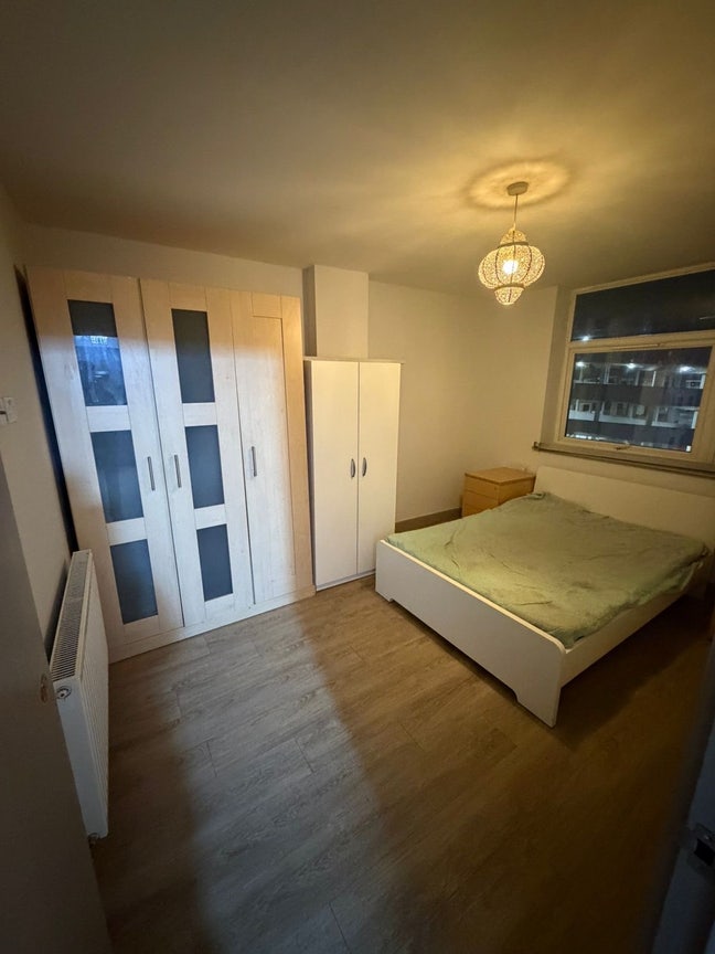 Room for 3 girls or couple welcome Main Photo