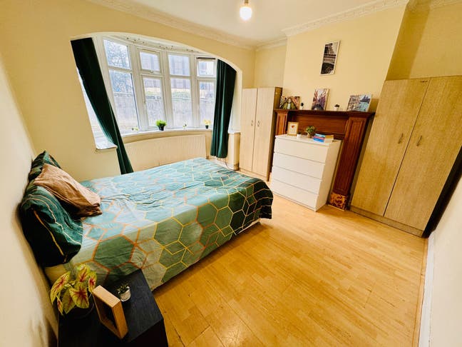 🌟 Double room (single use) in Hanger Lane – Zone  Main Photo