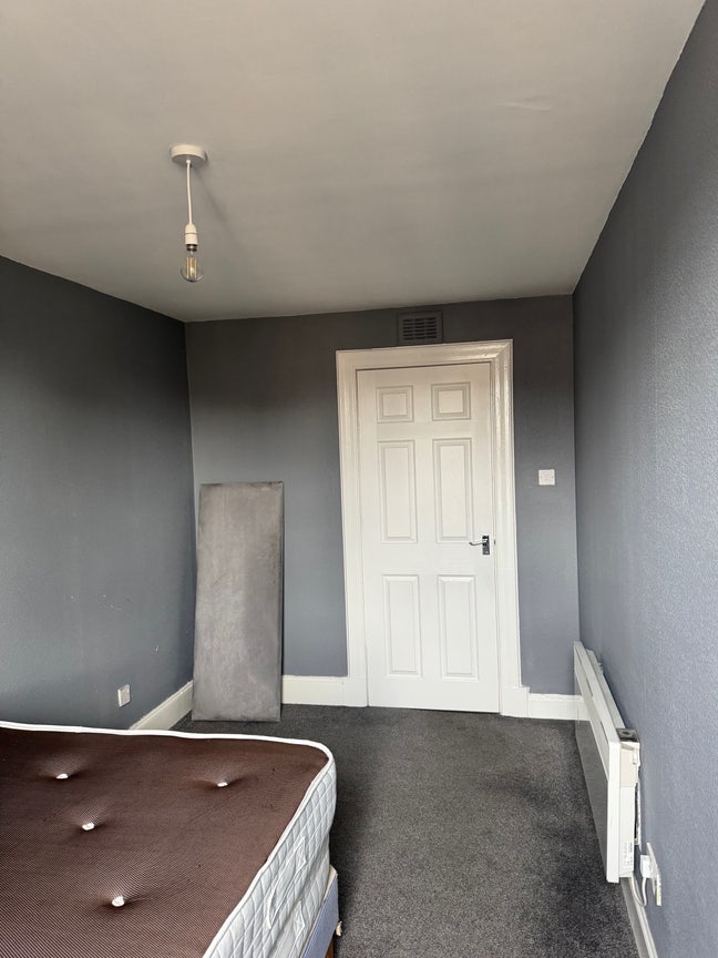 A room available in a 3bed.  Main Photo