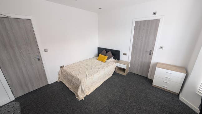 Double Room in Watford WD18 All Bills Included Main Photo