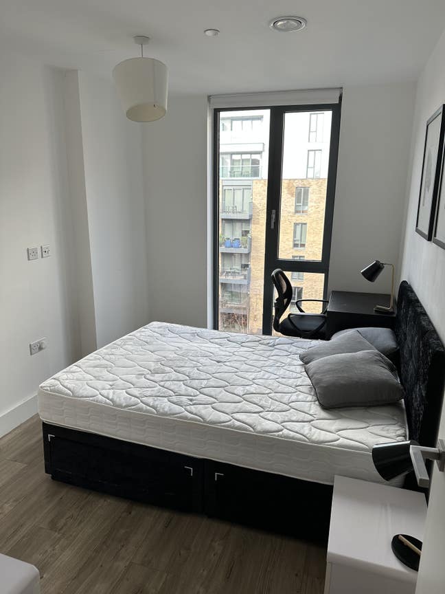 Double Room with Private Bathroom – Staines  Main Photo