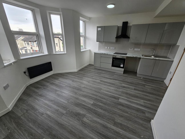 1 Bed Flat - Brand New Refurb  Main Photo