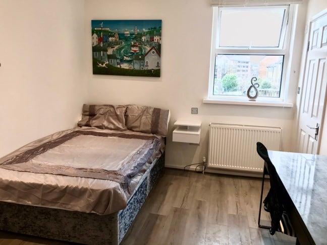 1 Ensuite Room SE13 Main Photo