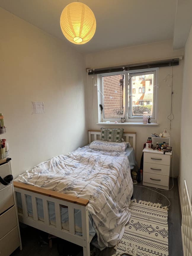 Bright Single Room Available in Bow Flatshare (E3) Main Photo
