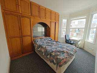 Spacious room in a beautiful house Main Photo