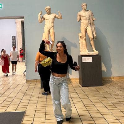 Professional Female seeks a double room Main Photo